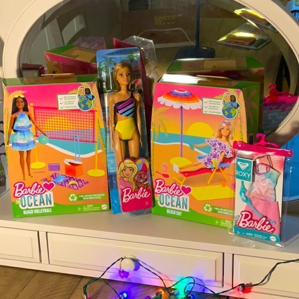 HOST PICK!!! 7/13 New hard to find Barbie Ocean 🌊 Series. Beach sets 2 Dolls